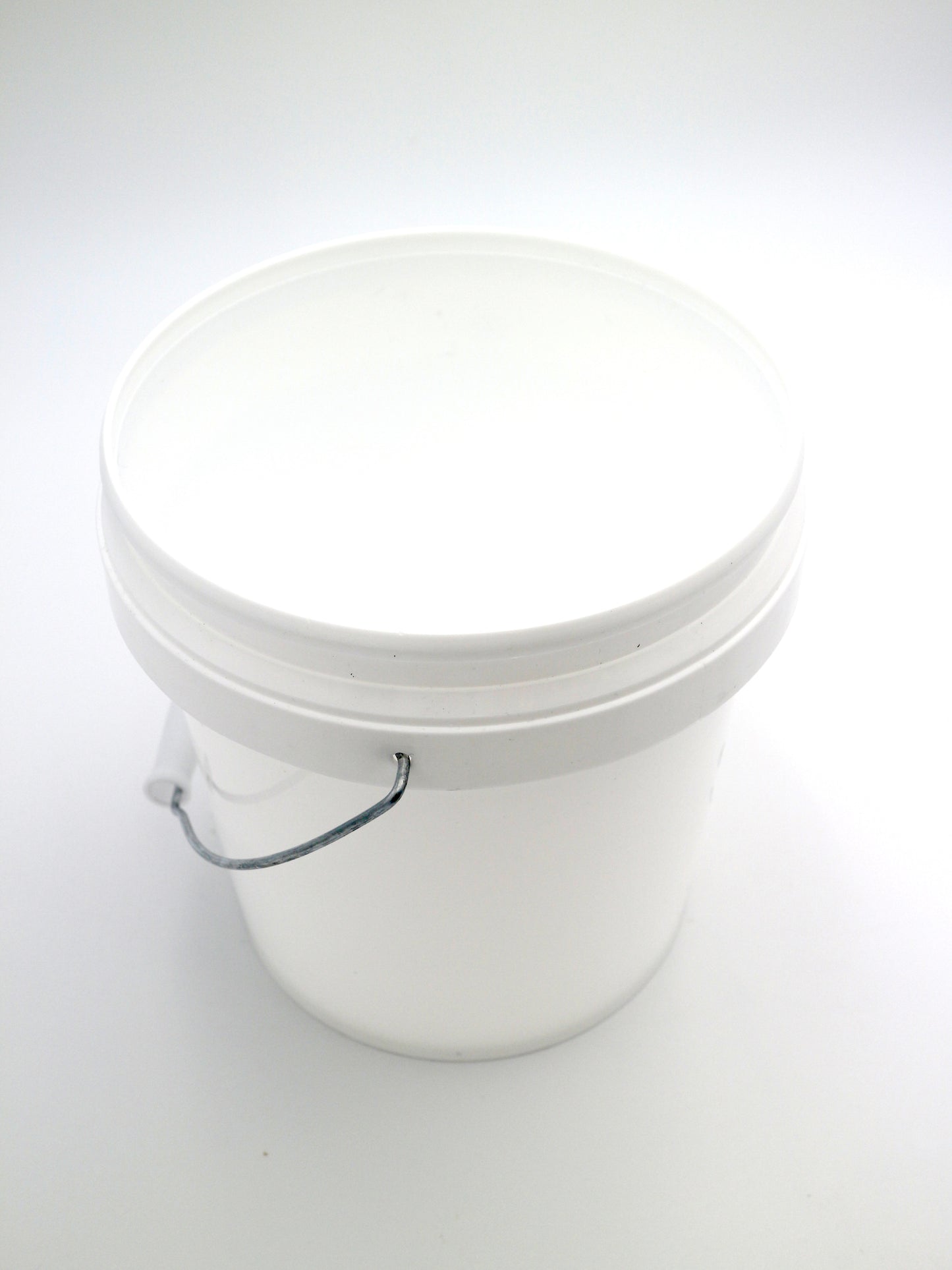 Plastic Paint Pot 4L with Iron Handle
