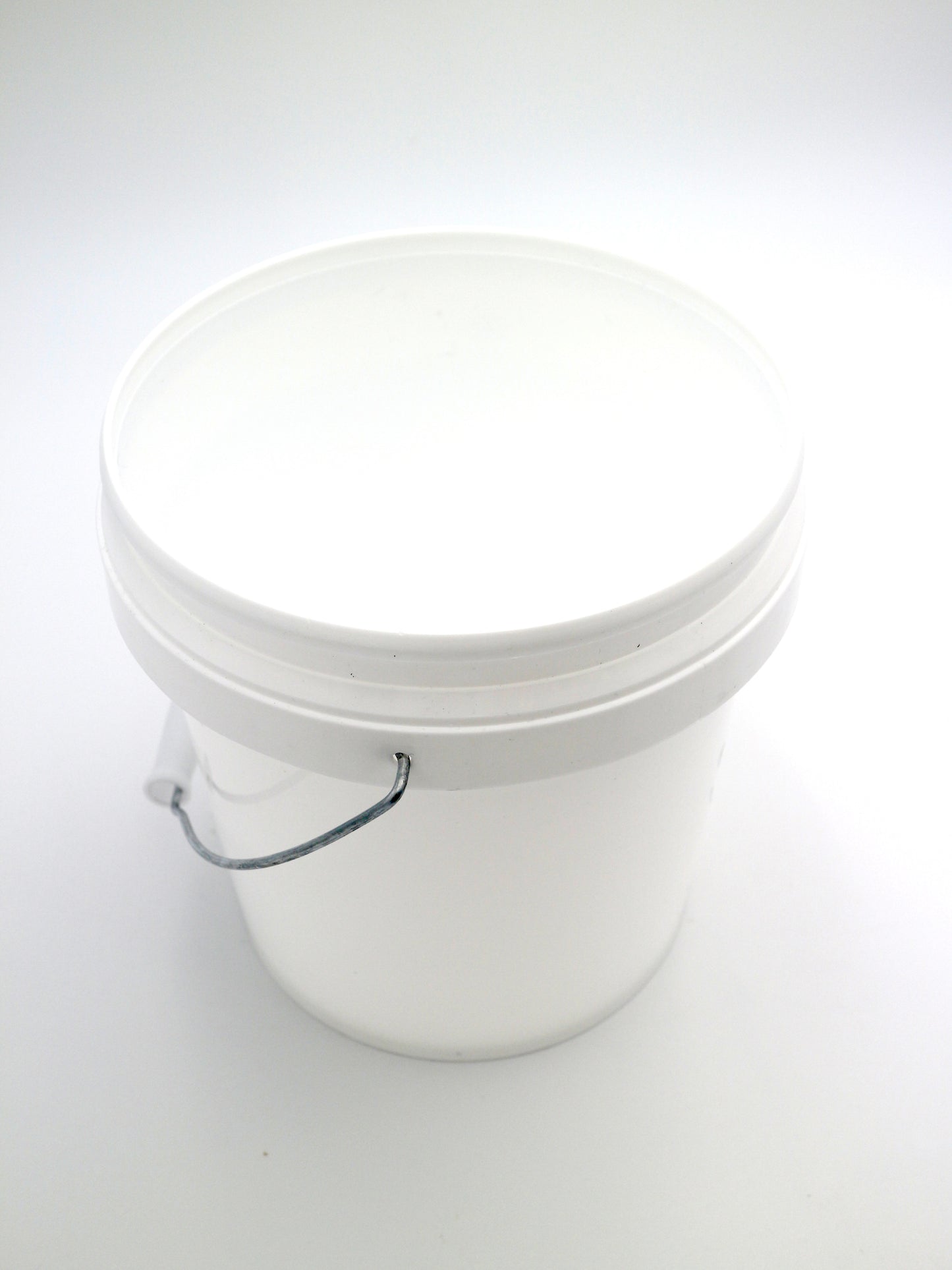 Plastic Paint Pot 4L with Iron Handle